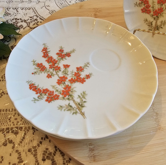Vintage Richmond Toscany Luncheon plates. Set of 4. - Picture 2 of 2